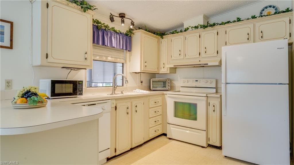 419 Horizon DR, NORTH FORT MYERS FL 33903-2
