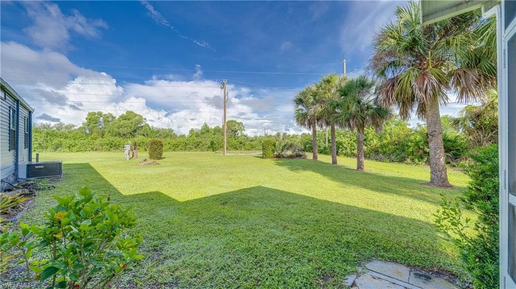 419 Horizon DR, NORTH FORT MYERS FL 33903-24