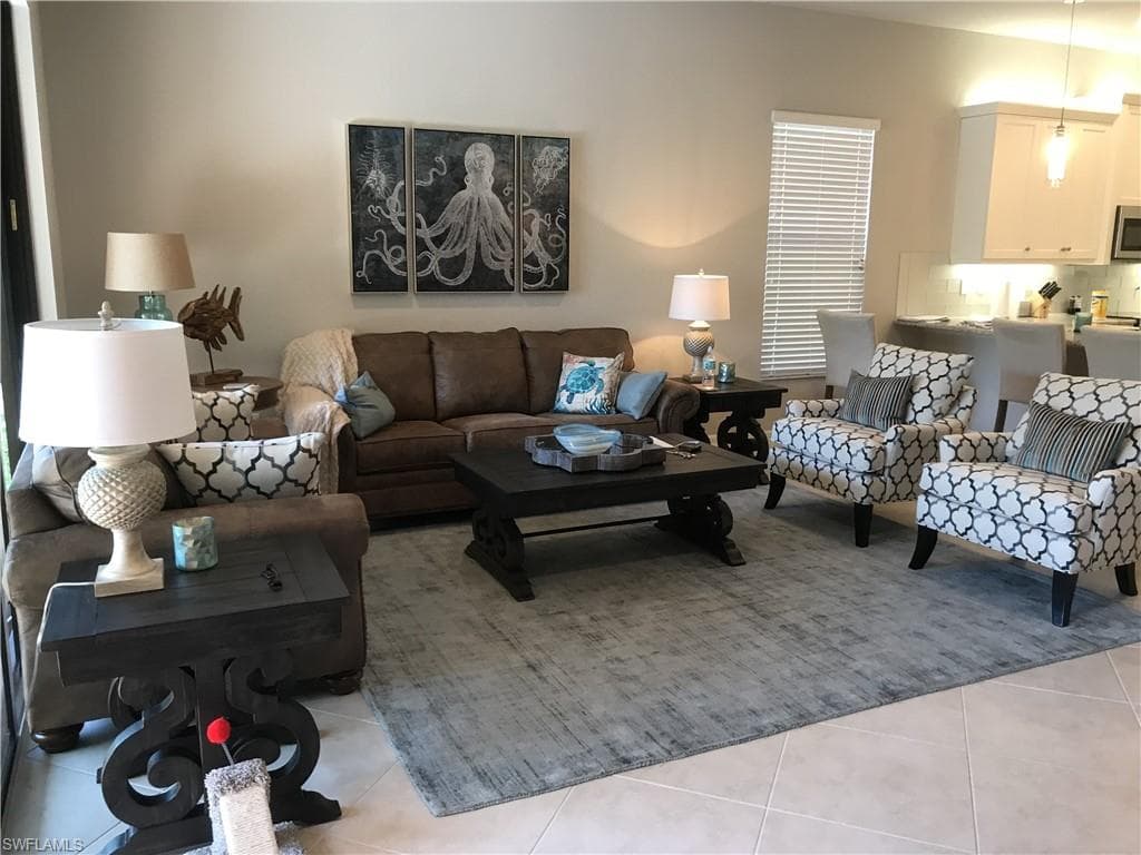 13379 Silktail DR, NAPLES FL 34109-4