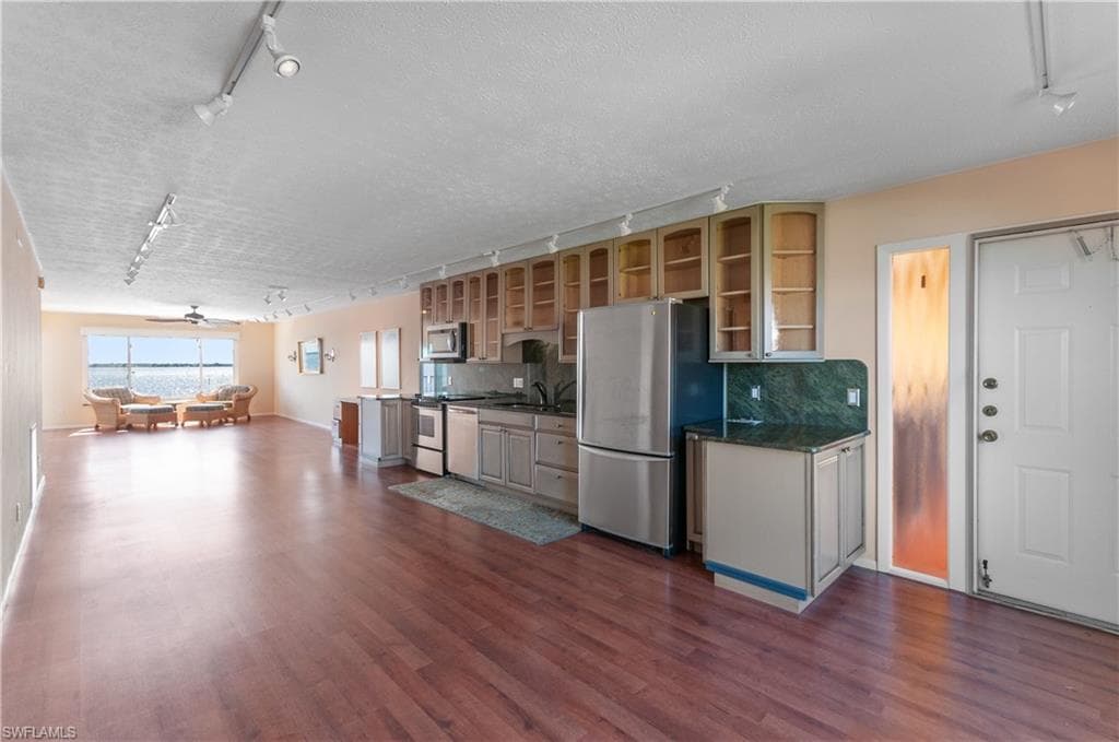 4015 SE 20th PL # 301, CAPE CORAL FL 33904-5