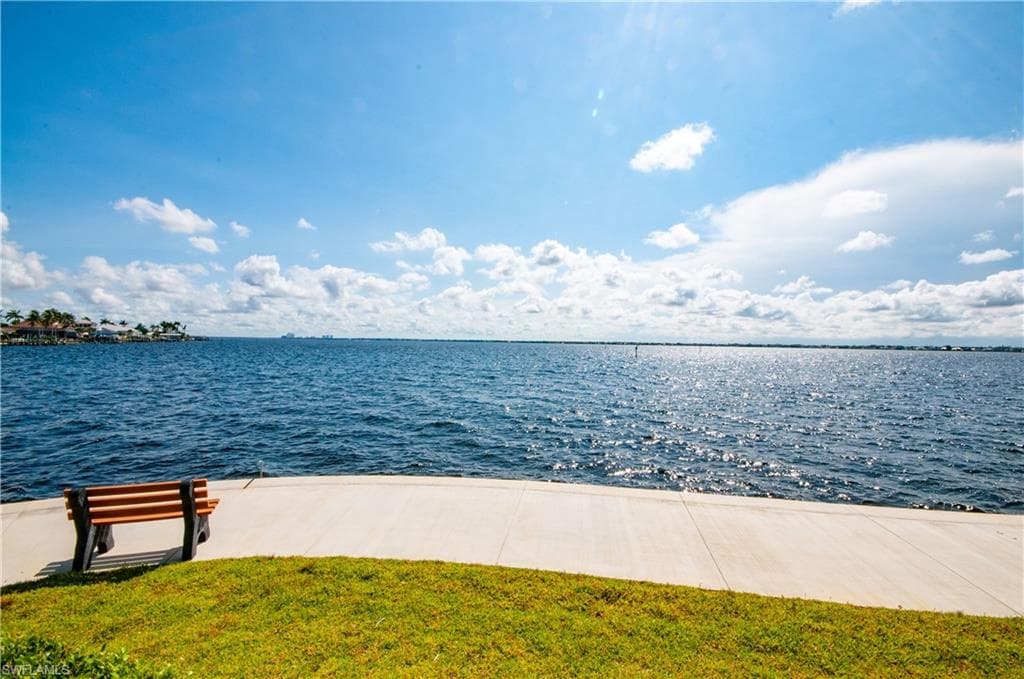 4015 SE 20th PL # 301, CAPE CORAL FL 33904-11