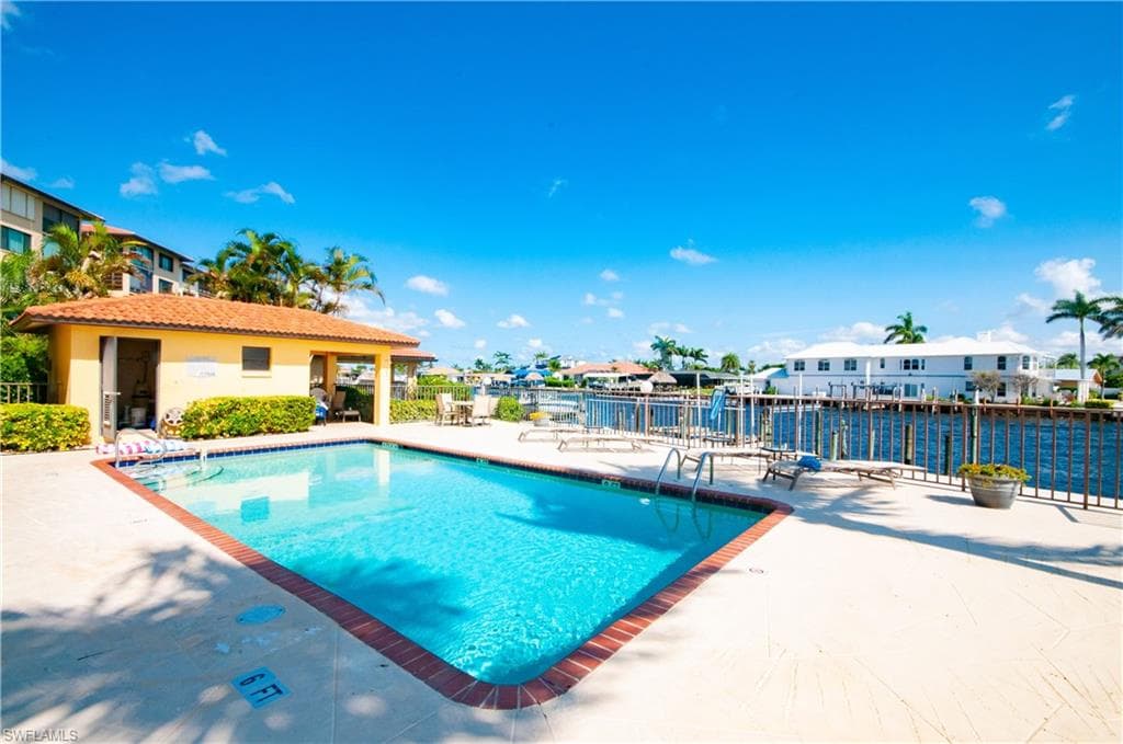 4015 SE 20th PL # 301, CAPE CORAL FL 33904-2
