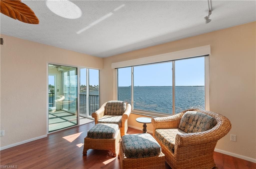 4015 SE 20th PL # 301, CAPE CORAL FL 33904-9