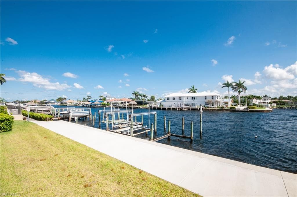 4015 SE 20th PL # 301, CAPE CORAL FL 33904-13