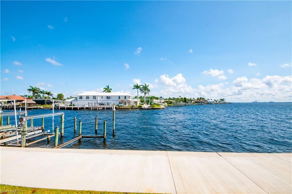4015 SE 20th PL # 301, CAPE CORAL FL 33904-17