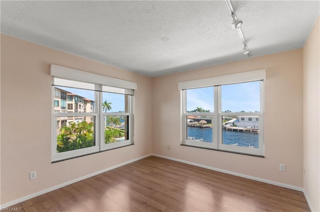4015 SE 20th PL # 301, CAPE CORAL FL 33904-10