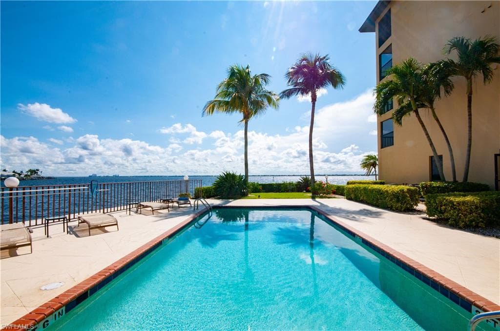 4015 SE 20th PL # 301, CAPE CORAL FL 33904-3