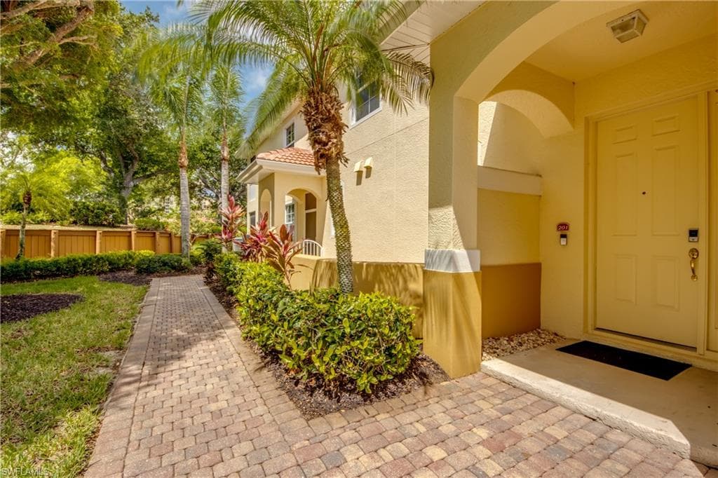 5912 Tarpon Gardens CIR # 201, CAPE CORAL FL 33914-3