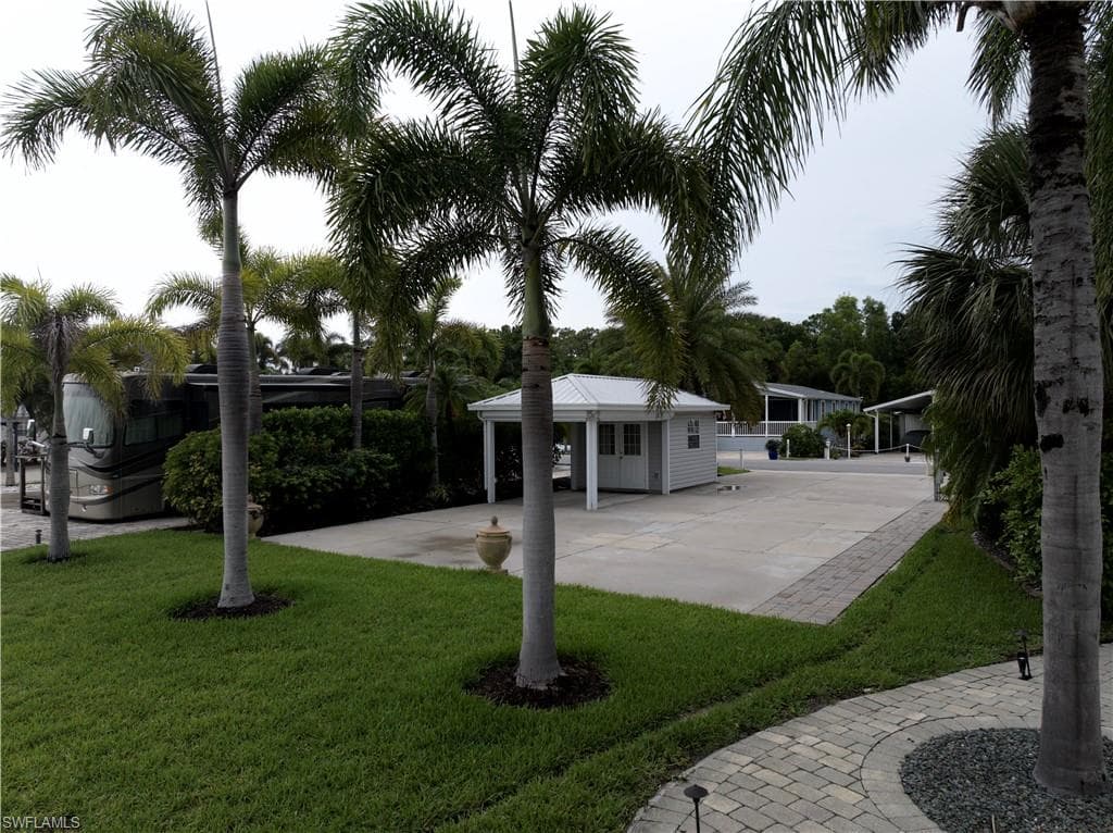 5701 Cypress Woods Resort DR, FORT MYERS FL 33905-5