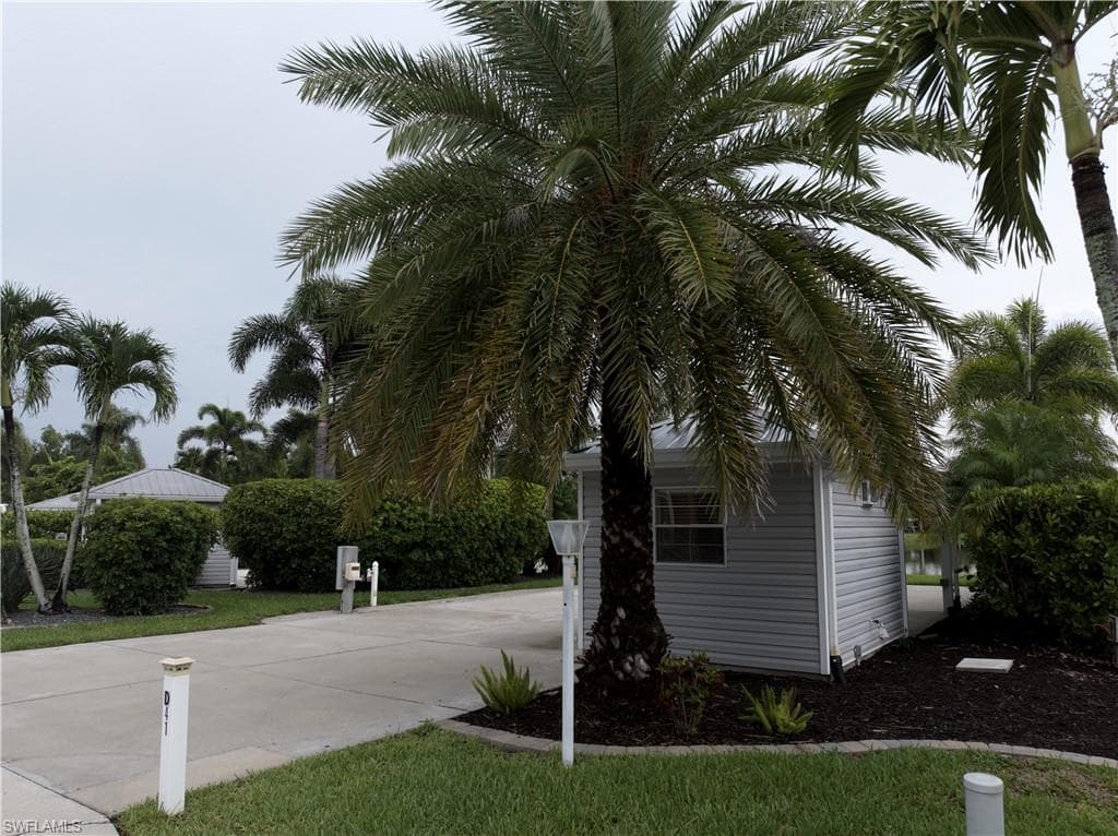 5701 Cypress Woods Resort DR, FORT MYERS FL 33905-13