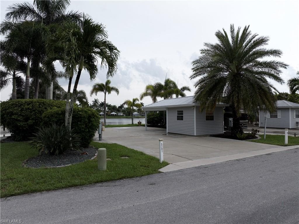 5701 Cypress Woods Resort DR, FORT MYERS FL 33905-3