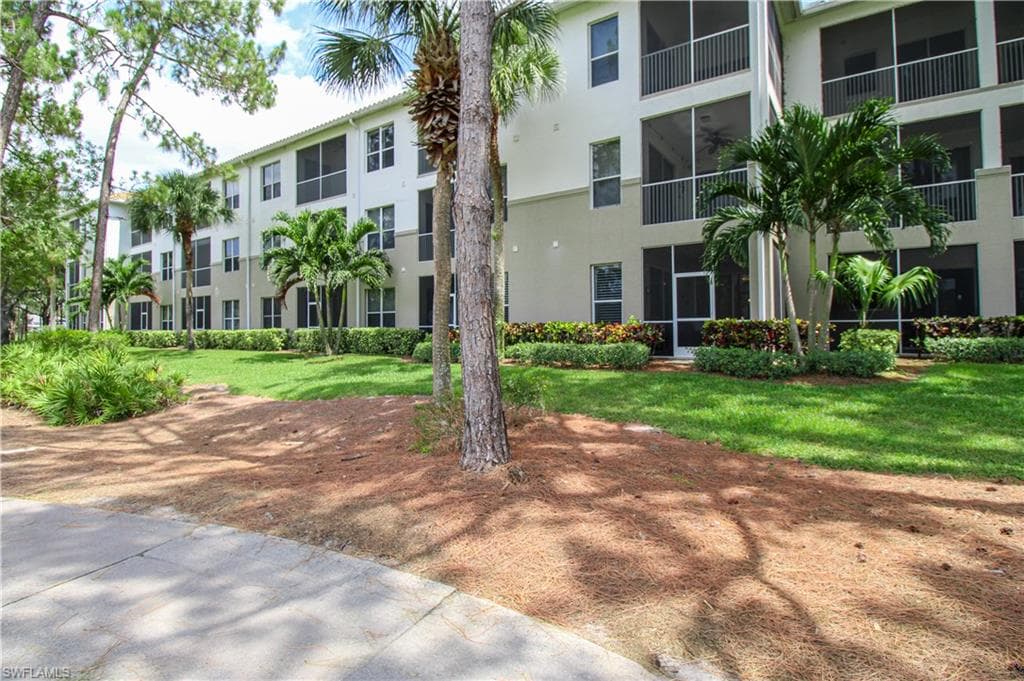 8217 Parkstone PL # 102, NAPLES FL 34120-45