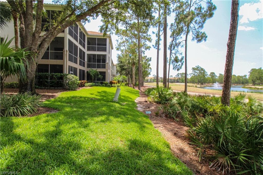 8217 Parkstone PL # 102, NAPLES FL 34120-46