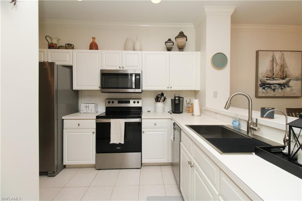 8217 Parkstone PL # 102, NAPLES FL 34120-18