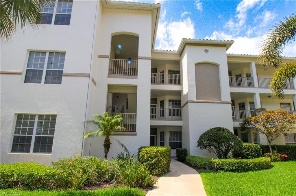 8217 Parkstone PL # 102, NAPLES FL 34120-7
