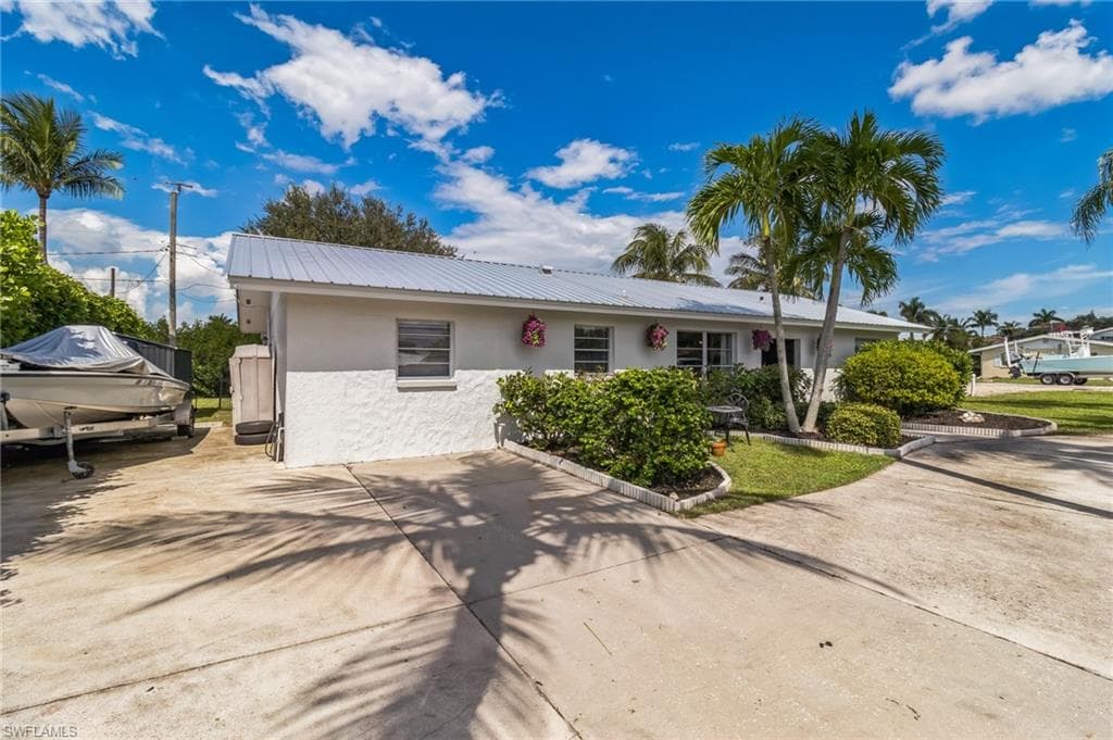 1019 Wyomi DR, FORT MYERS FL 33919-31