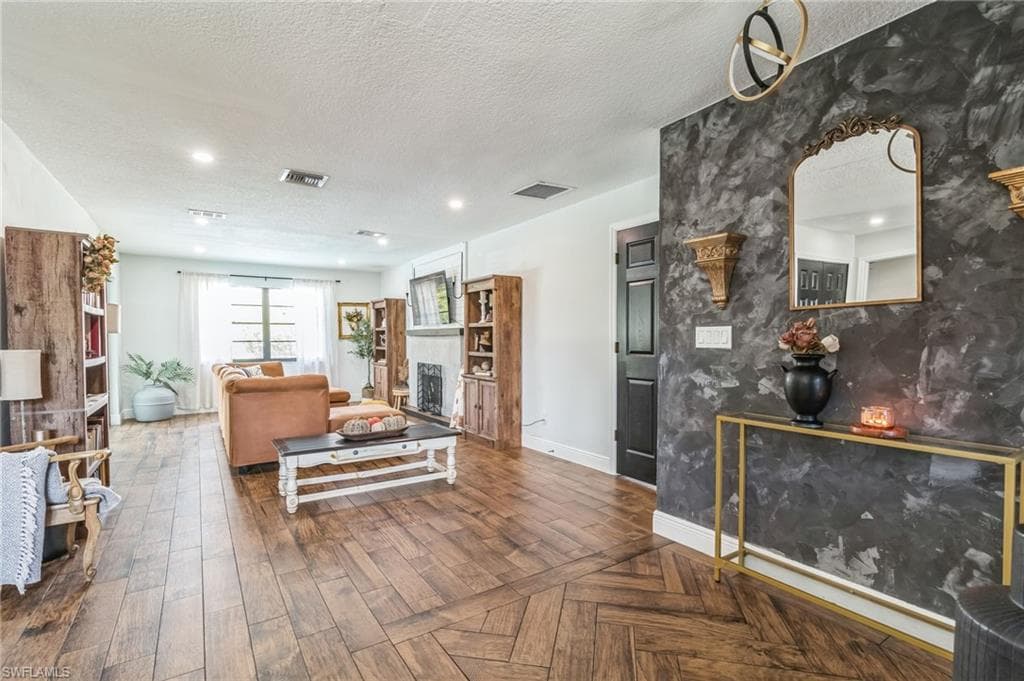 1019 Wyomi DR, FORT MYERS FL 33919-8