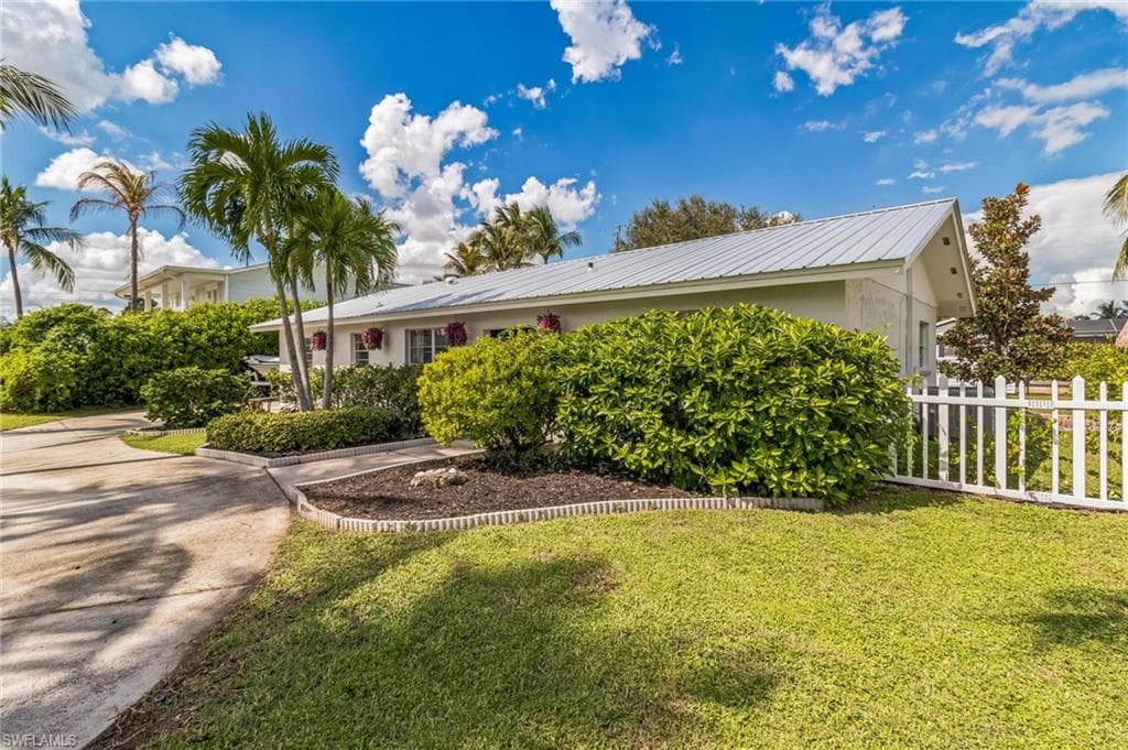 1019 Wyomi DR, FORT MYERS FL 33919-32