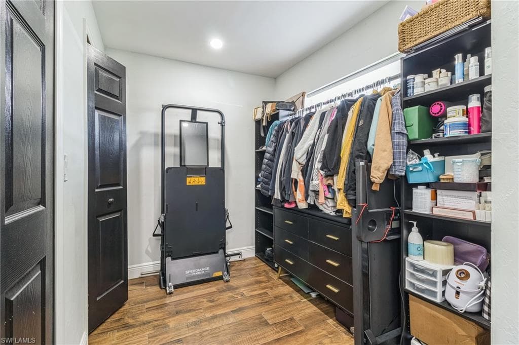 1019 Wyomi DR, FORT MYERS FL 33919-17