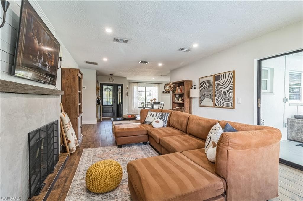 1019 Wyomi DR, FORT MYERS FL 33919-10