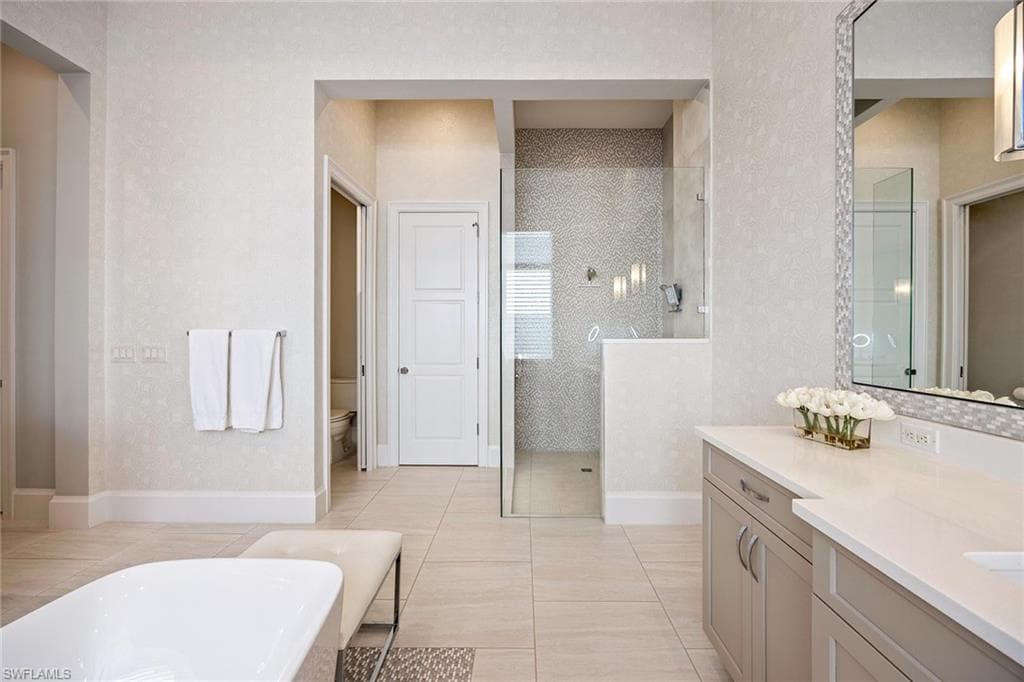 6818 Mangrove AVE, NAPLES FL 34109-22