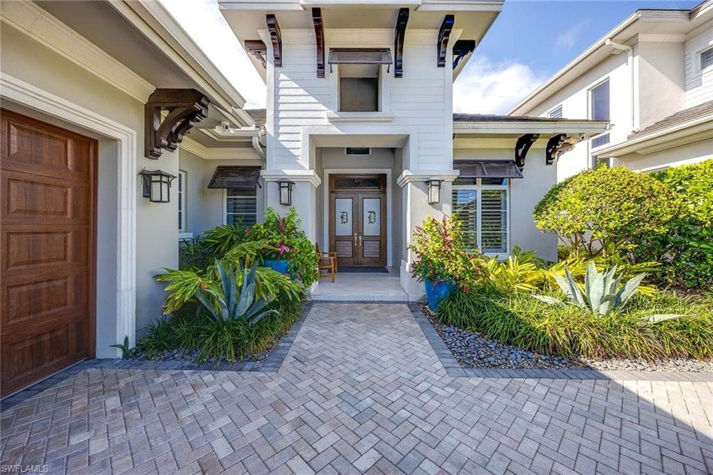 6818 Mangrove AVE, NAPLES FL 34109-1