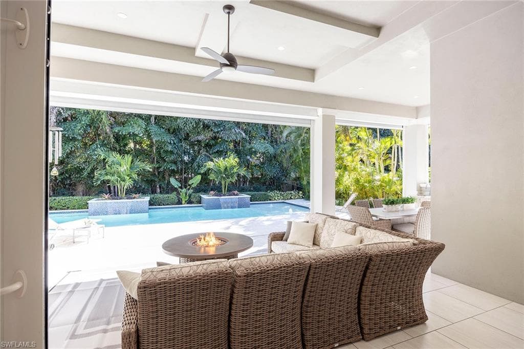 6818 Mangrove AVE, NAPLES FL 34109-29