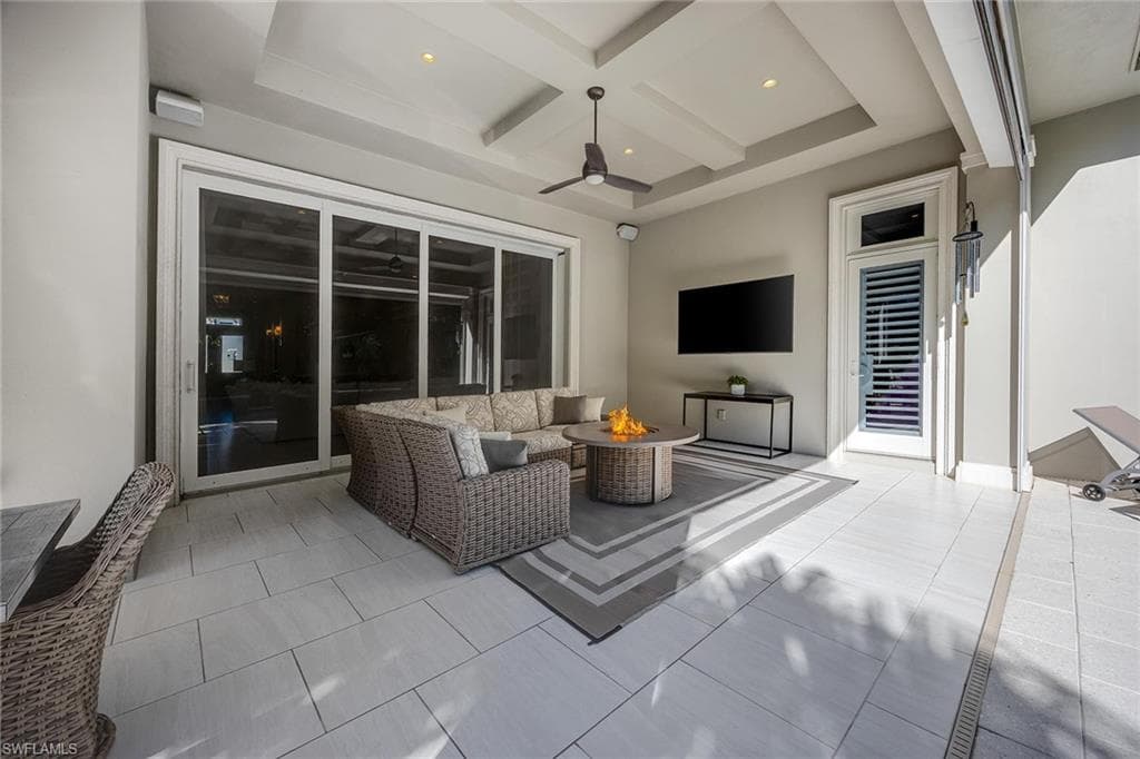 6818 Mangrove AVE, NAPLES FL 34109-37