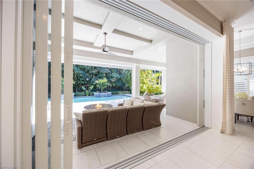 6818 Mangrove AVE, NAPLES FL 34109-30