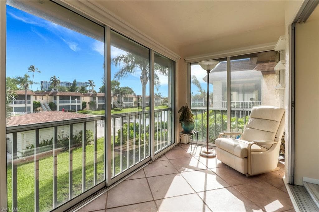 1155 Sandpiper ST # D4, NAPLES FL 34102-9