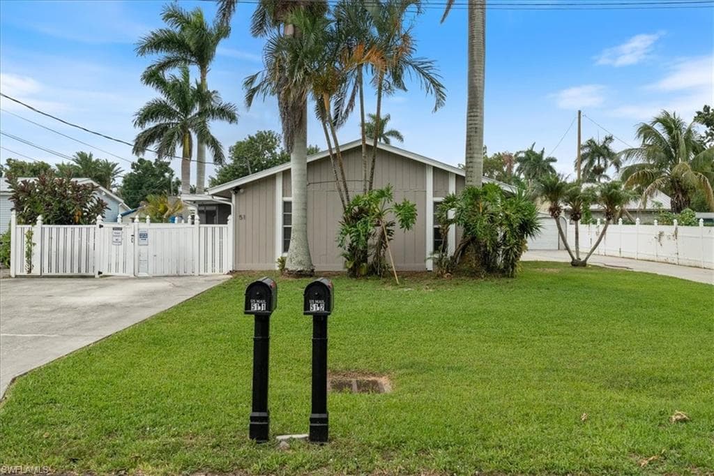 51-55 Lake ST, NORTH FORT MYERS FL 33903-5
