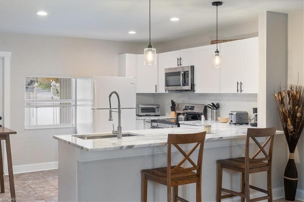 51-55 Lake ST, NORTH FORT MYERS FL 33903-18