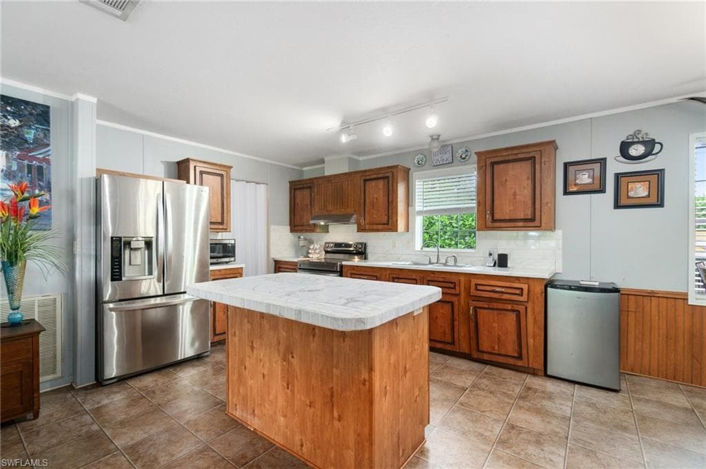 11068 New Moon CT, BONITA SPRINGS FL 34135-4