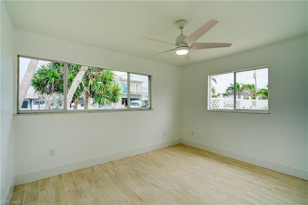 32 Fairview BLVD-22
