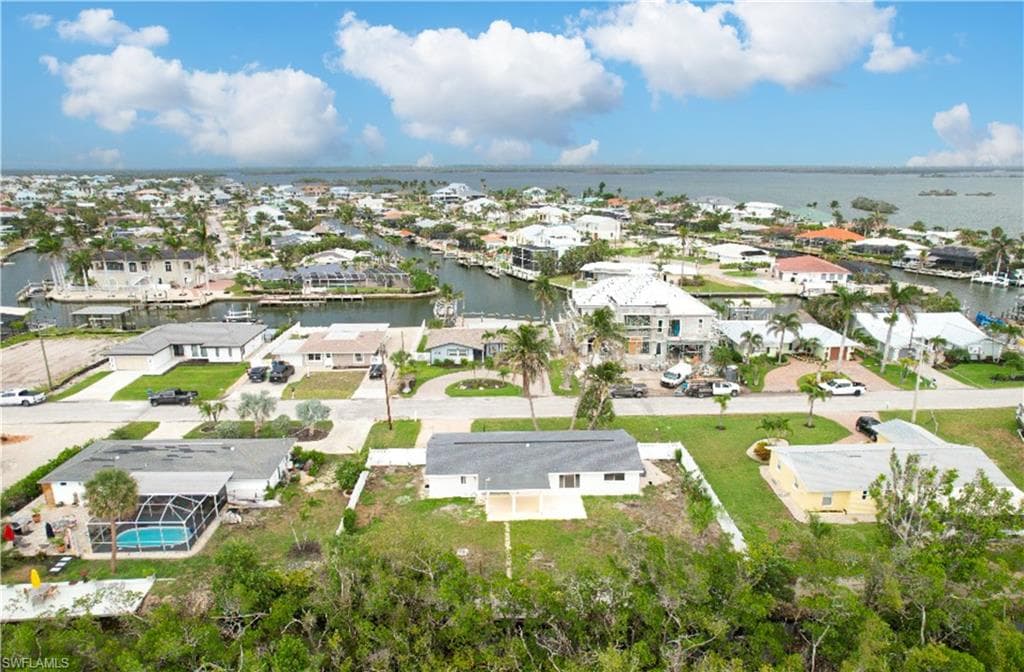 32 Fairview BLVD-41