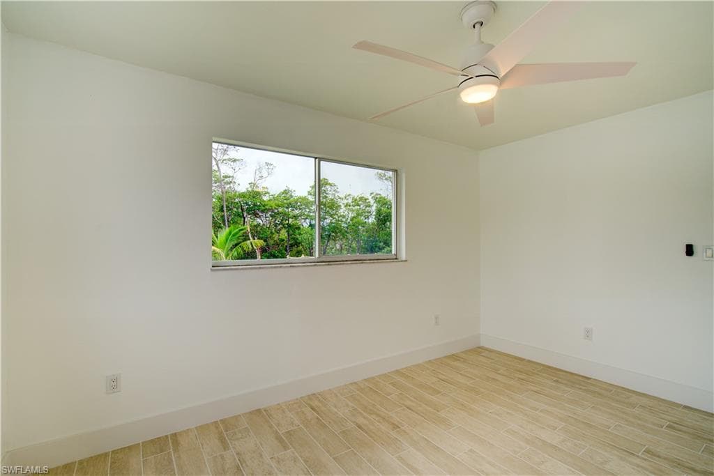 32 Fairview BLVD-16