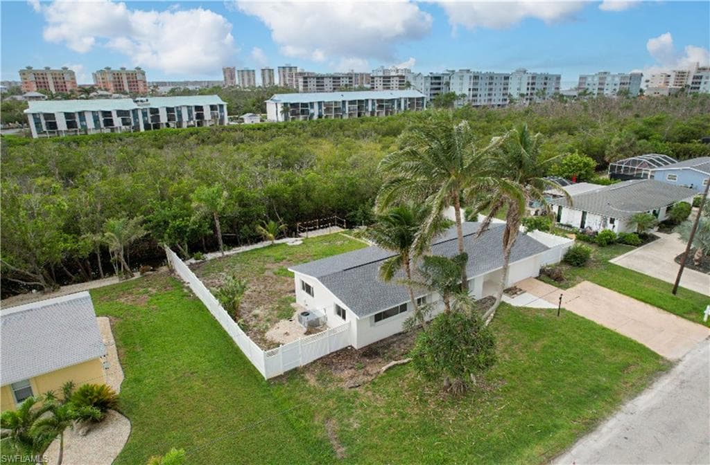 32 Fairview BLVD-46