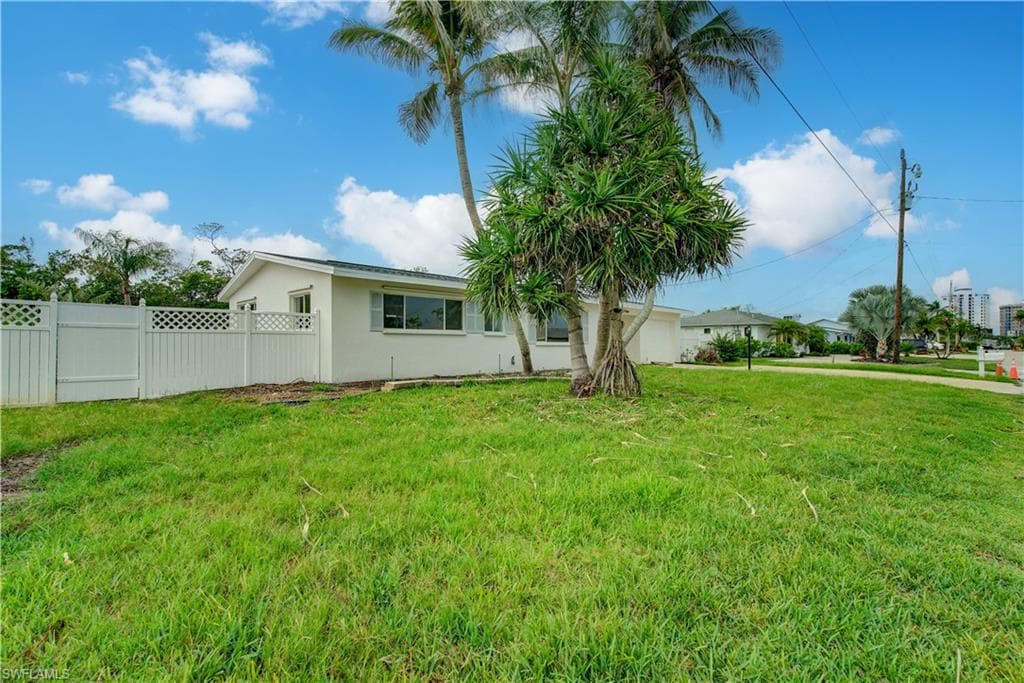 32 Fairview BLVD-27