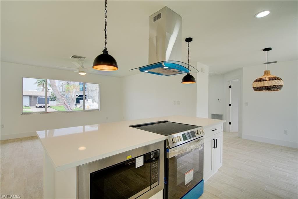 32 Fairview BLVD-4