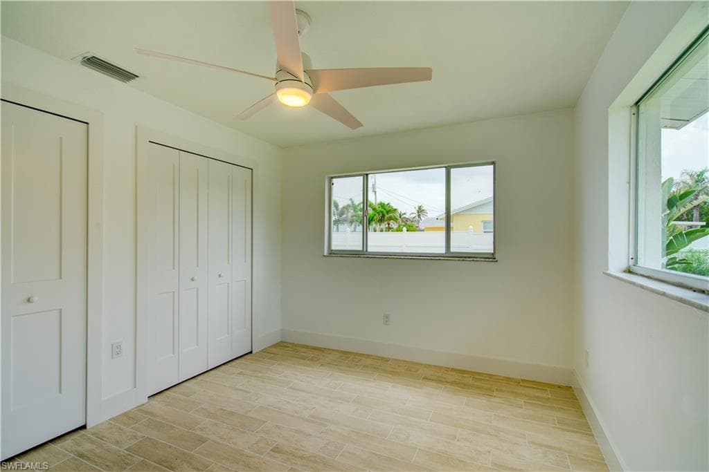 32 Fairview BLVD-19