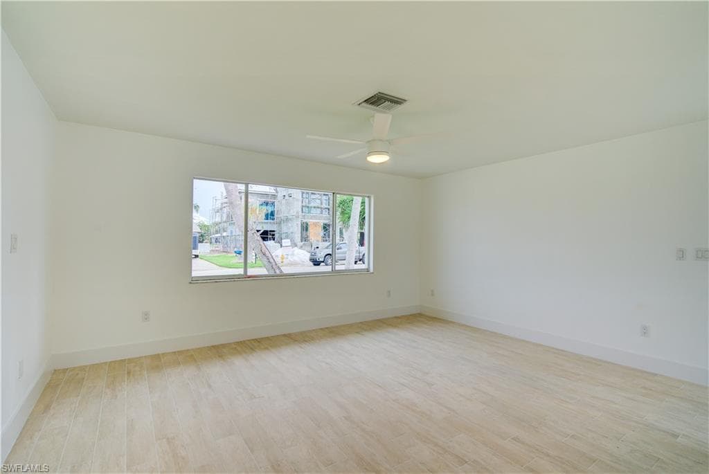 32 Fairview BLVD-23