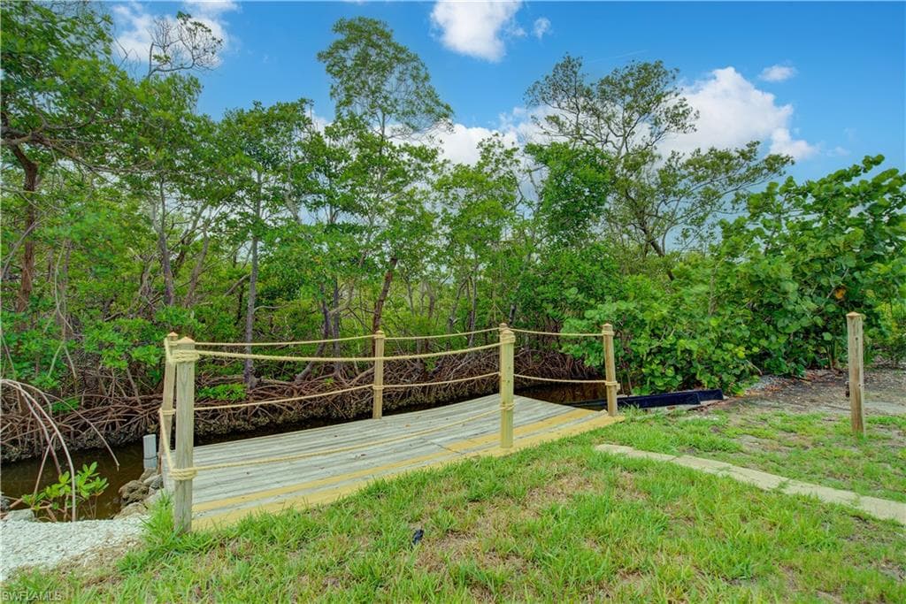 32 Fairview BLVD-37