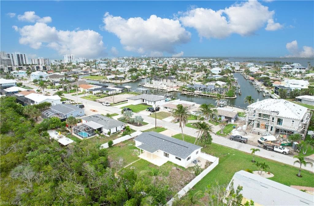 32 Fairview BLVD-40
