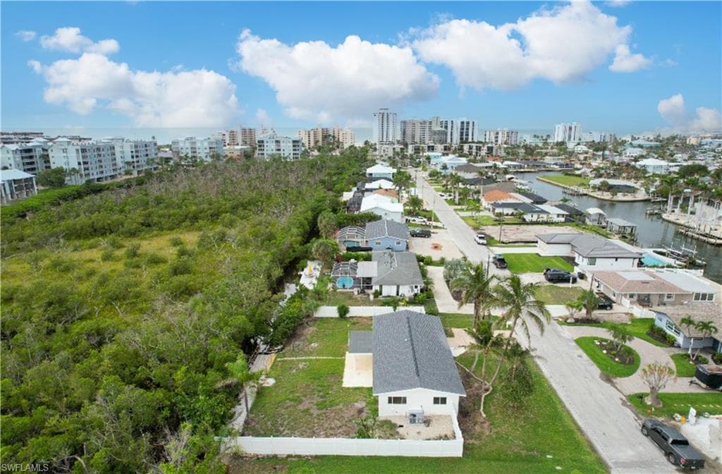 32 Fairview BLVD-49