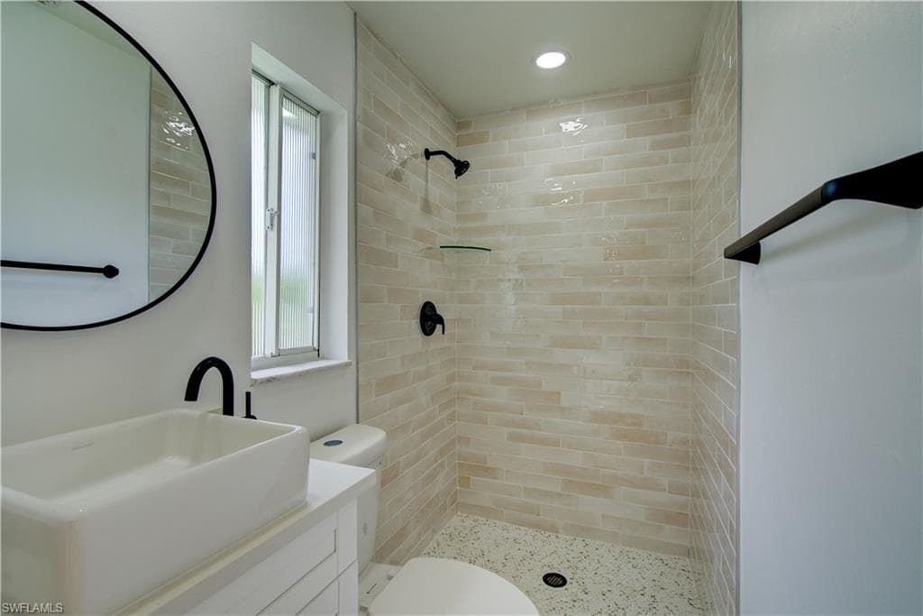 32 Fairview BLVD-14
