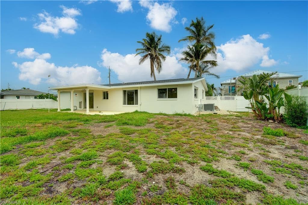 32 Fairview BLVD-38