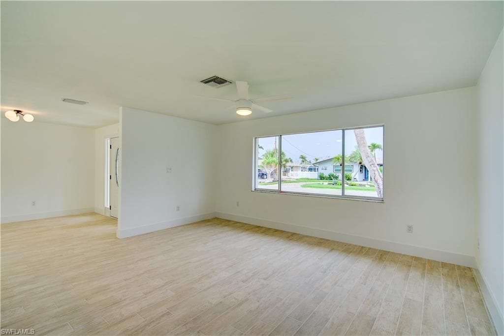 32 Fairview BLVD-24