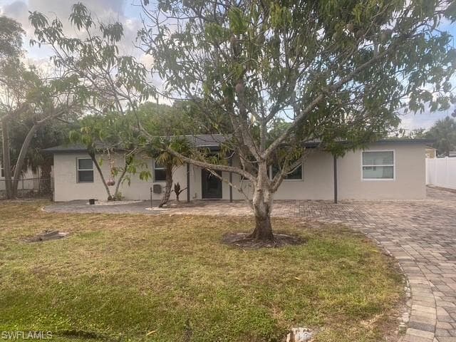 3915 Lotus DR, NAPLES FL 34104-1