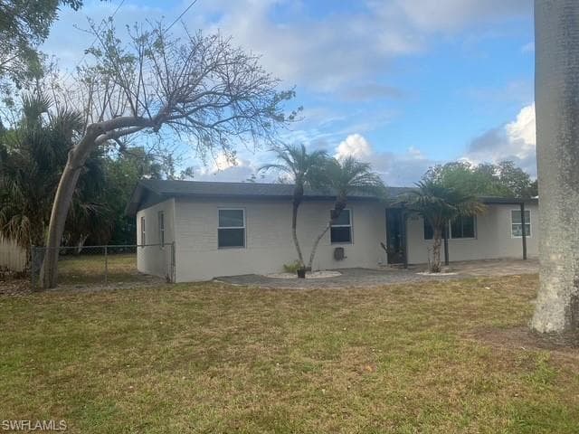 3915 Lotus DR, NAPLES FL 34104-2