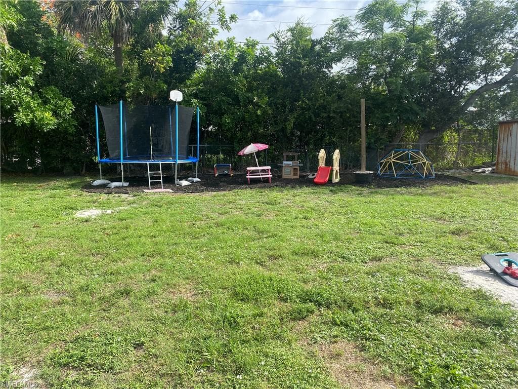 3915 Lotus DR, NAPLES FL 34104-20